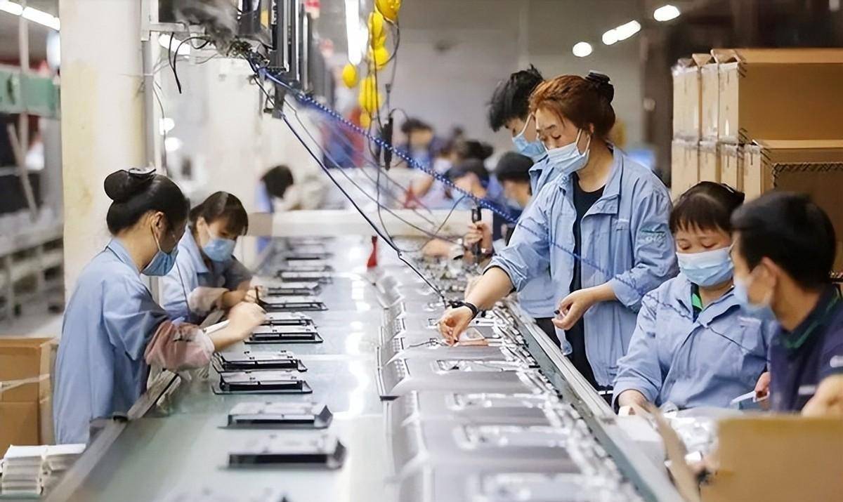 住城中村的前外交官太太:她是中国工厂里的"神秘女工"_吕途_生活_想法