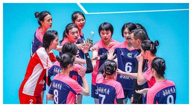 原创庄宇珊携1米97副攻现身新力量助阵福建女排迎新势