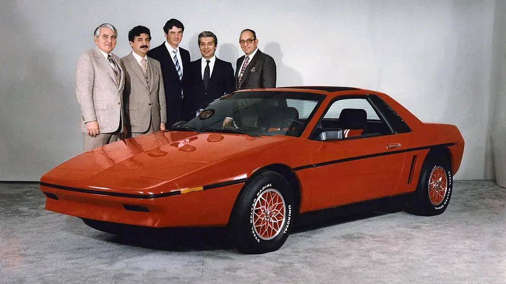 80年代会跑又省油的中置引擎美国跑车-庞蒂亚克fiero_搜狐汽车_搜狐网