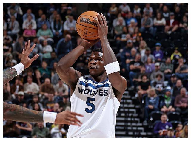 爵士五虎逆转绝地,爱德华兹成全胜,大将伤退,西部新霸主!