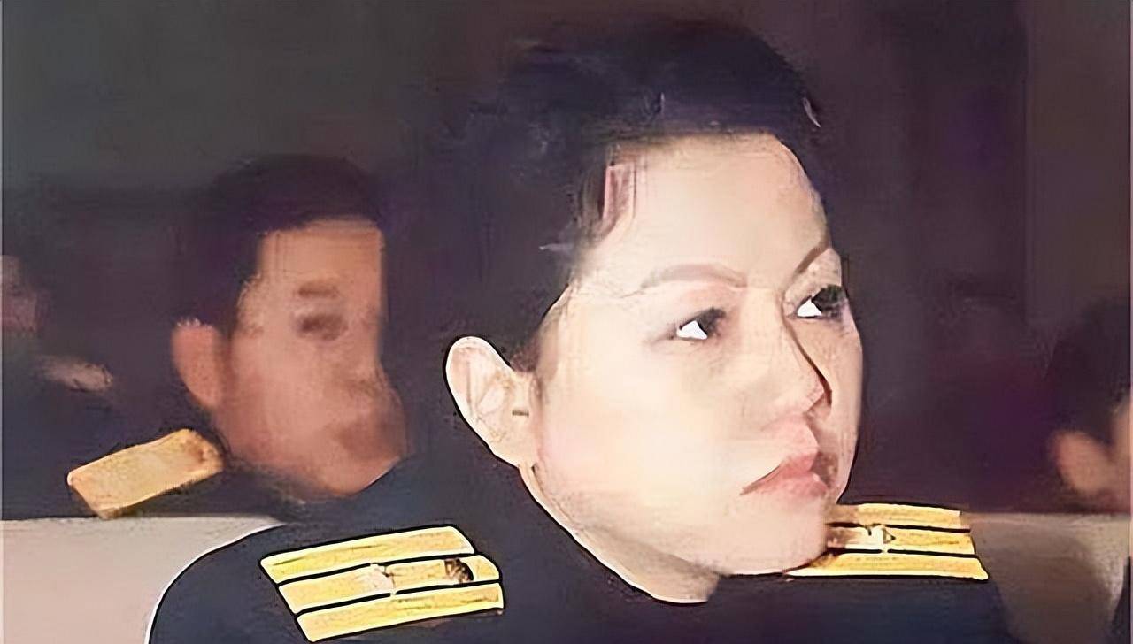 王伟牺牲21年,妻子继承遗志,儿子成海军军官,今已服役5年_阮国琴_爱情