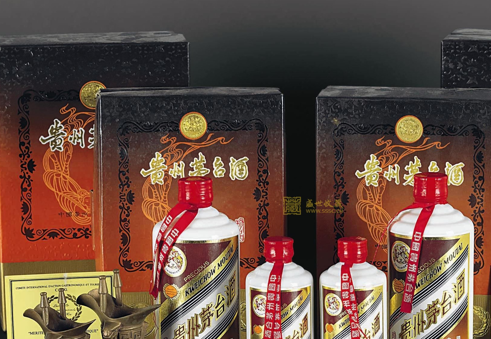 相对比较受欢迎的,在它的名气上面,茅台酒是属于咱们中国三大名酒之一