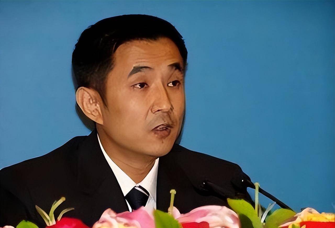 原创王永红公司破产欠800亿套61亿携女明星出逃亲爹去世都不回