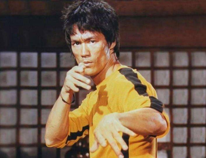 中国功夫还有近年来凭借几部电影,荣登百亿影帝宝座的吴京,不但会打