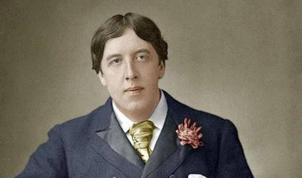 原创著名金句王王尔德因生前的一句话墓碑吸引无数少女献吻