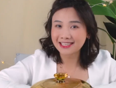 原创网红大胃王密子君胖成球打败壮汉吃40斤龙虾速食十桶火鸡面