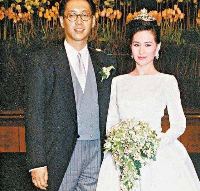 57岁美女富豪,千亿家产无人敢娶,却仍然期待"明天"的爱情_何超琼_女人