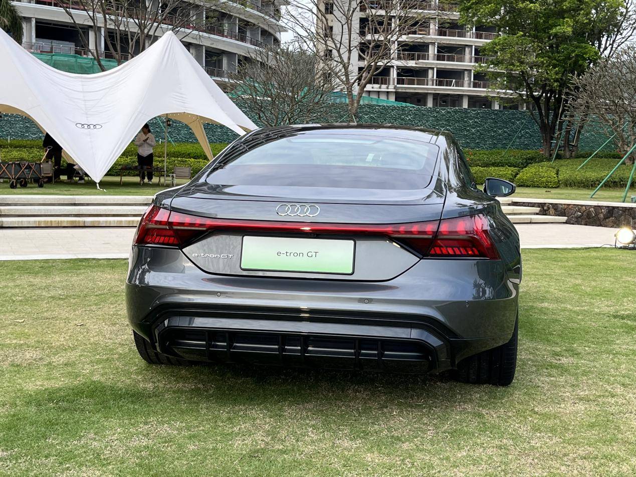 上得赛道下得街道奥迪etrongt的美有多摄人心魄