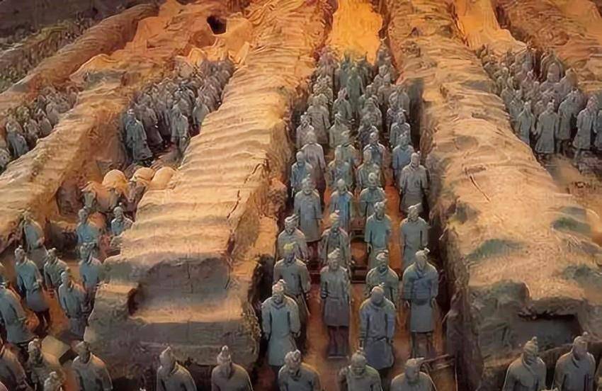 1960年陕西省文管会曾在现场做过调查,那座位于秦始皇陵北面的夯土堆