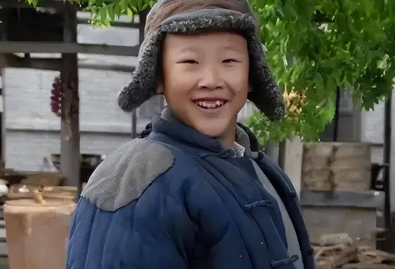 原创演员侯祥9岁停止发育36岁身高不到1米6和妻子同框像母子
