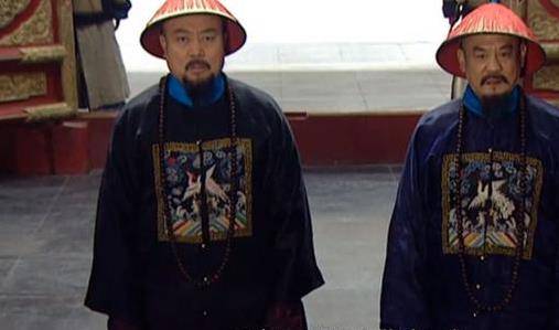 张廷璐这吓得白毛汗都出来了,因为当着雍正的面这