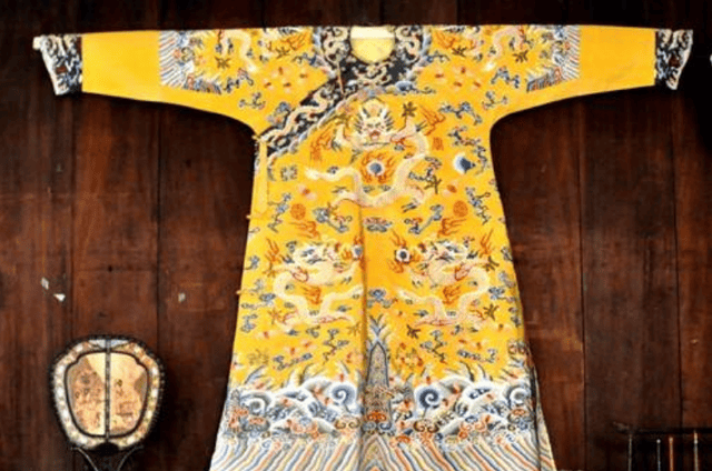 古代皇帝的龙袍价值连城,穿脏了又不能洗,他们是怎么做清洁的_衣服