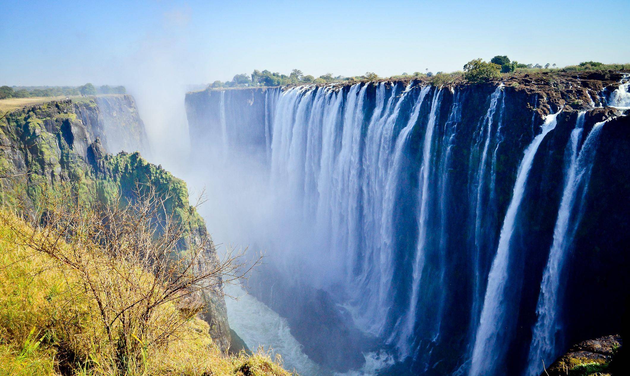 高僧写了两句诗,皇帝听到后对出后两句,竟成一首大气磅礴的名篇_瀑布