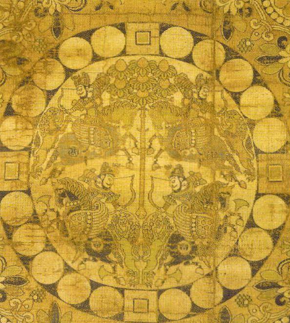 除了联珠团窠的纹样,主题图案,是骑着飞马的胡服骑士,骑士头戴皇冠,冠