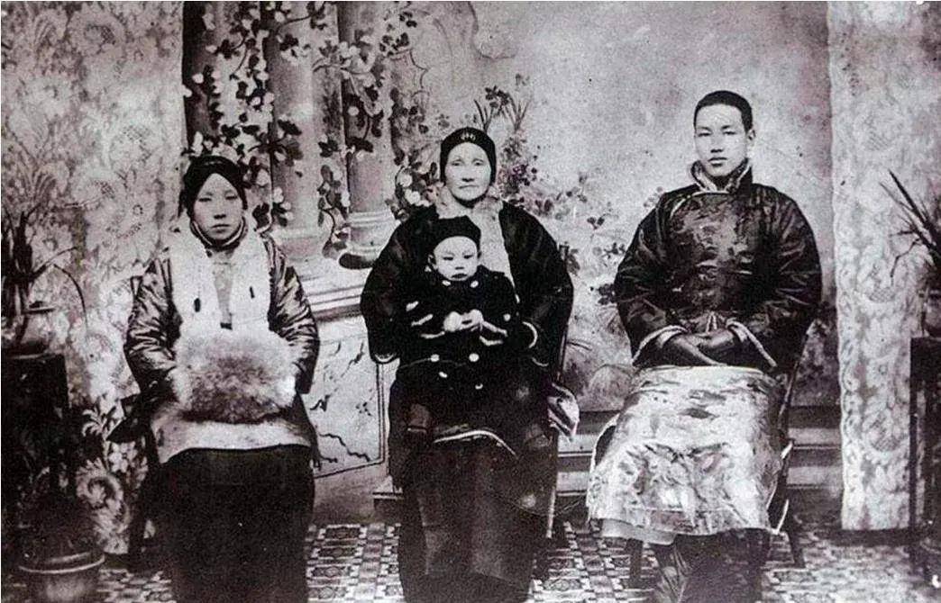 蒋介石不为人知五位兄弟姐妹的人生故事,其中一人竟被活活吓死!