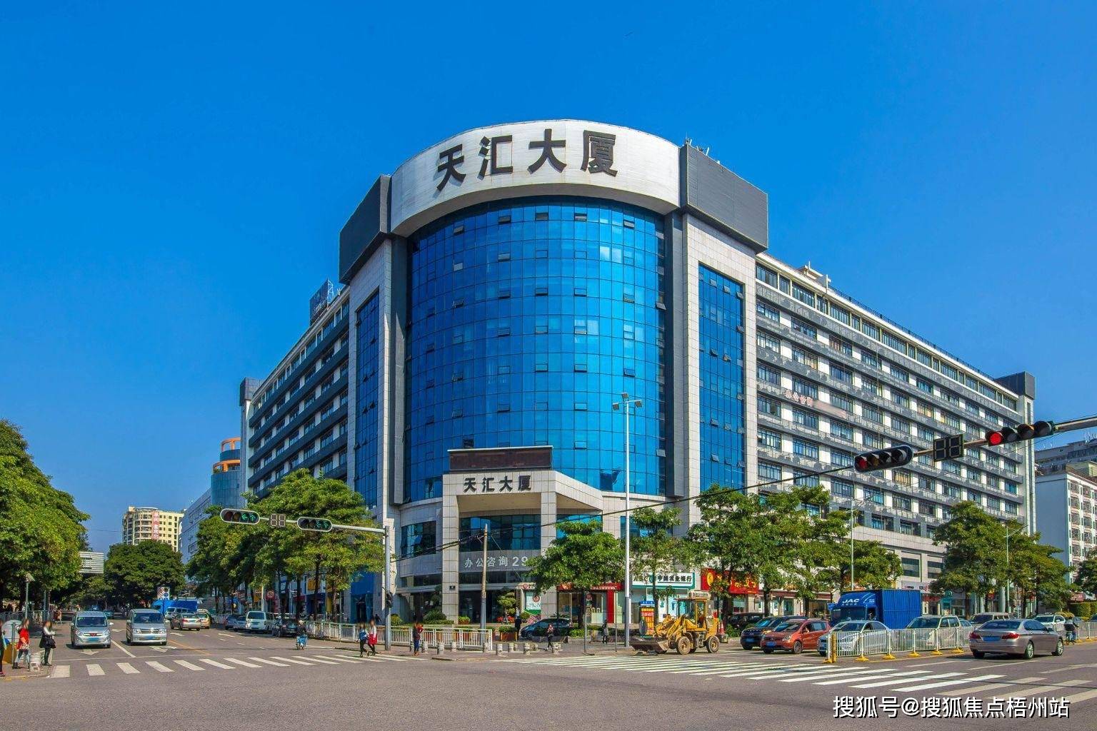 深圳天汇大厦租120人独立办公室精装修带家具交通便利可注册