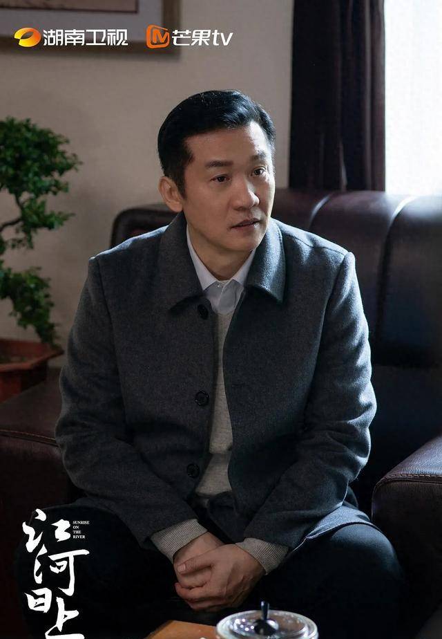 不了解体制内情况的人写剧本有多"癫",看看《江河日上》就知道_郑瀚江