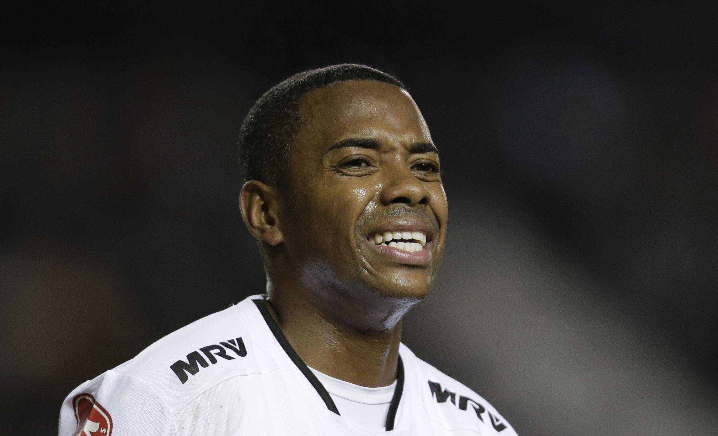 6男灌醉1女集体侵犯巴西球星罗比尼奥被判不听话9年