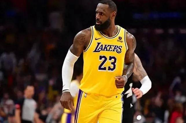 原创詹姆斯接受采访坦言丁威迪是改变比赛的人需要解锁他才是关键