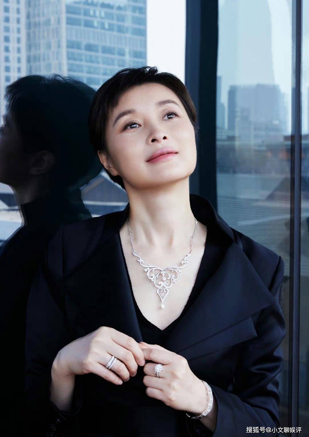 气质美人和性感美人区别51岁吴越对比34岁于文文差别一目了然