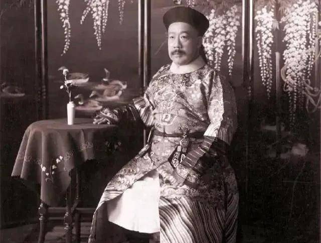 川岛芳子是谁,她和末代皇帝溥仪究竟是什么关系?_日本_善耆_清朝