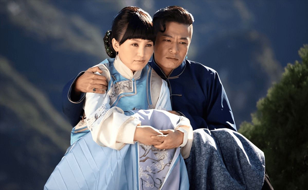 19岁与人私奔,裸婚在6平米地下室生3胎,今丈夫用7部剧将她捧红_郭靖宇