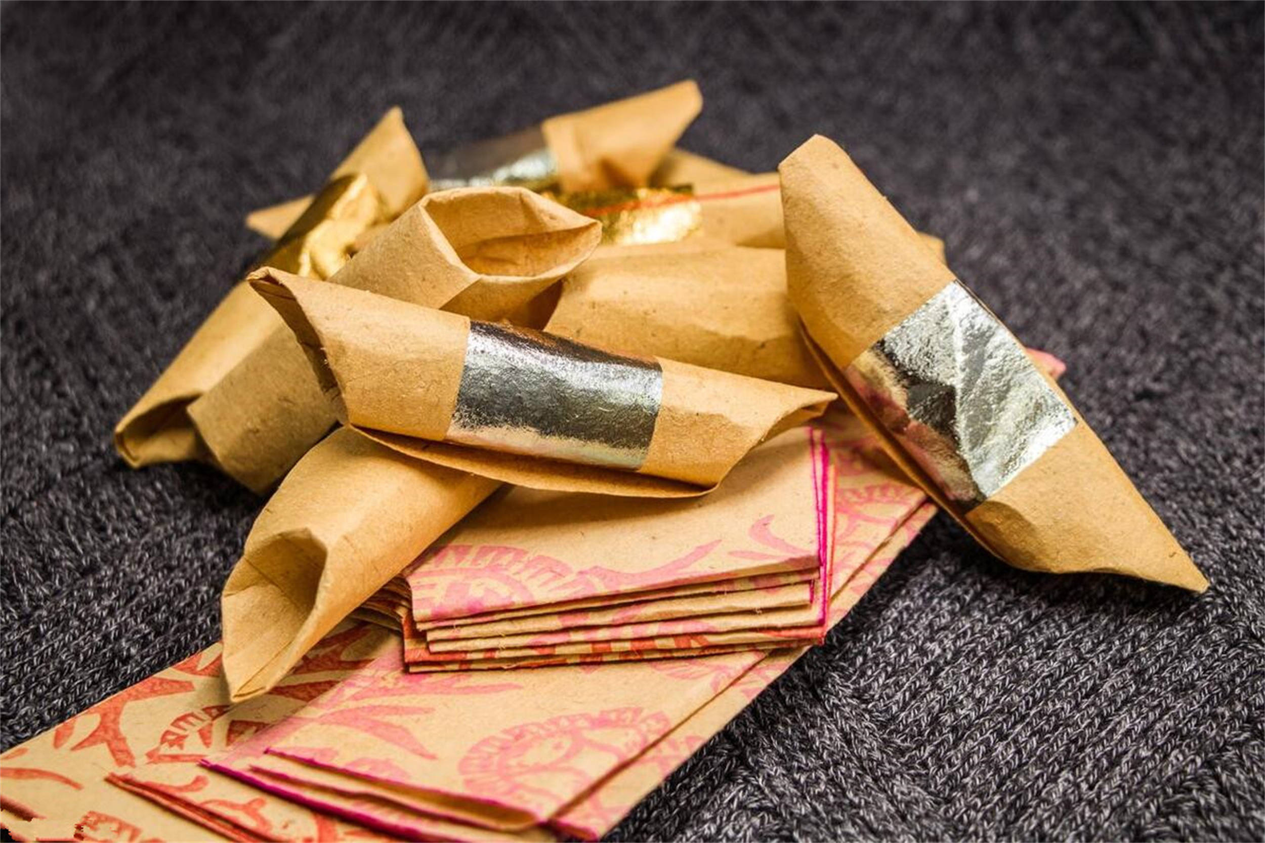 成串的水果在准备供品时,买水果要记得避开成串的水果,比如葡萄,龙眼