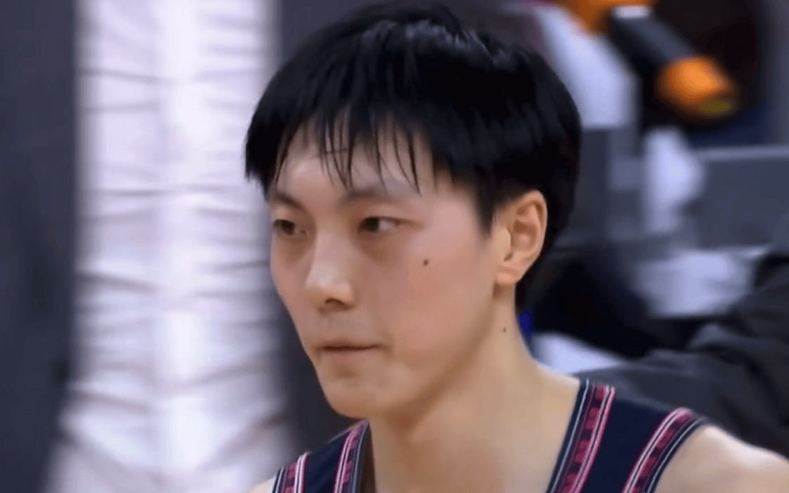 两帅狂笑,小胡徐杰情绪沮丧,周琦开心,威姆斯溺爱_比赛_胡明轩_调整