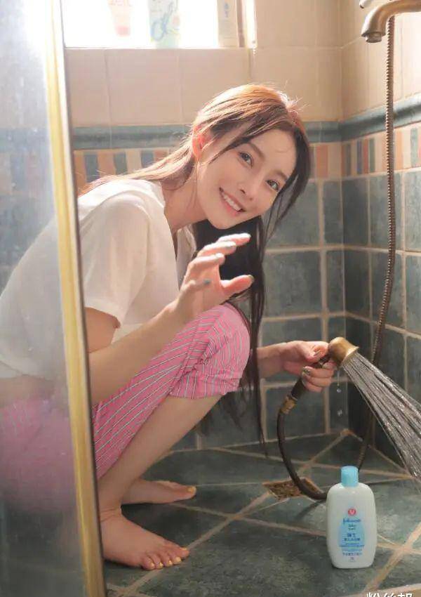 原创芮甜甜直言出镜只为粉丝大哥刷钱并无目的顺其自然拒绝坑大哥