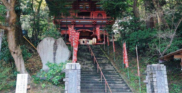 约8分钟车程,便来到了水泽山,这里是坂东三十三座灵场的第16处道场