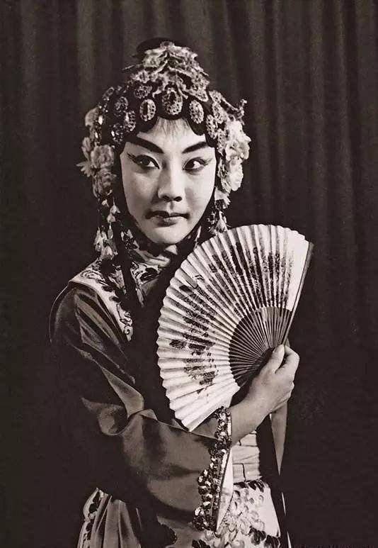 原创京剧名家赵燕侠从来不挂二牌她饰演的阿庆嫂远远强于洪雪飞