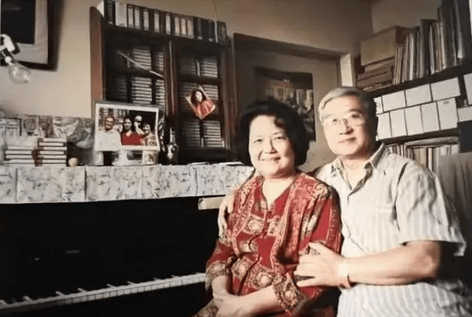 歌唱家叶佩英与丈夫相继去世独生女远在海外她晚年渴望亲情