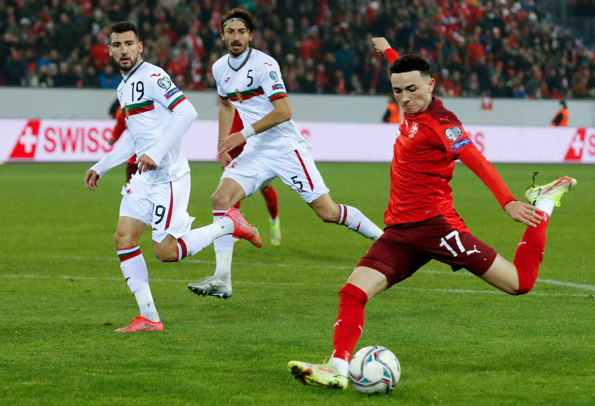 周六赛事解析:卡莱尔联vs斯蒂文尼奇 丹麦vs瑞士 主场能否拿下三分?