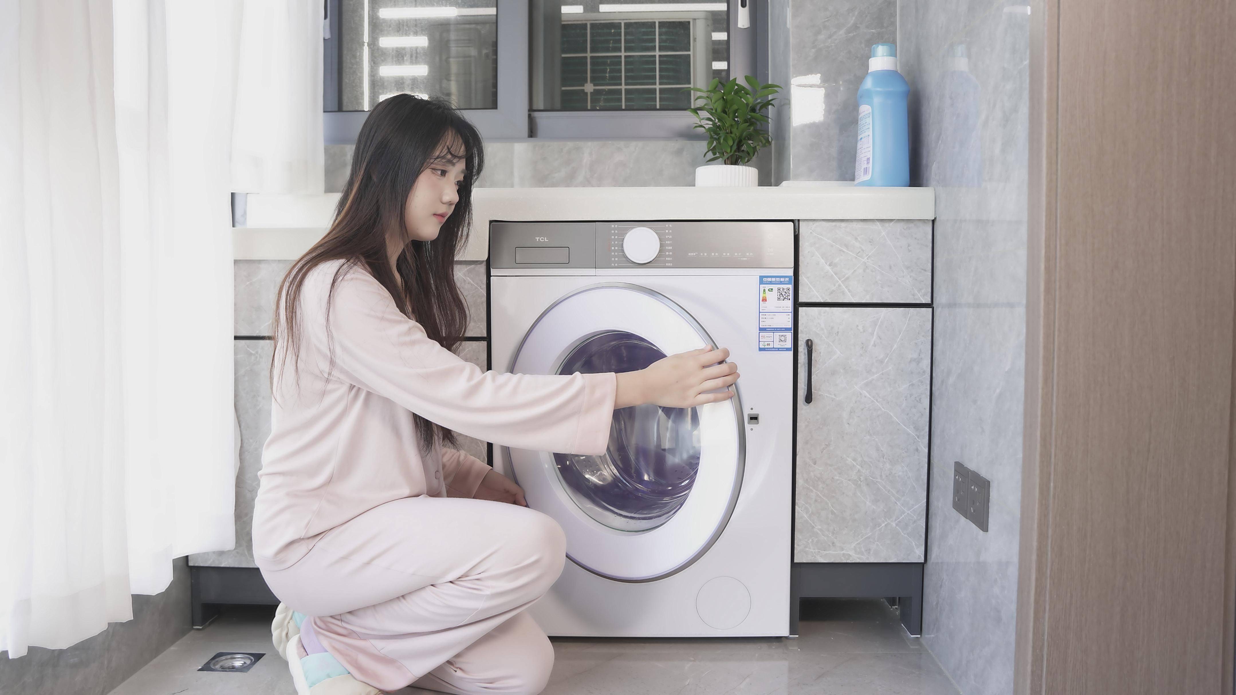 型号是tcl超级筒洗衣机t7h,这款洗衣机是一款单滚筒的洗烘一体机,我用