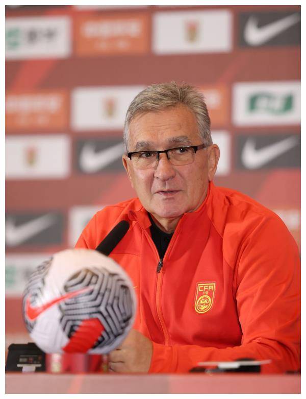 国足抵新加坡备战世预赛首场伊家军迎战洋枪费南多回归