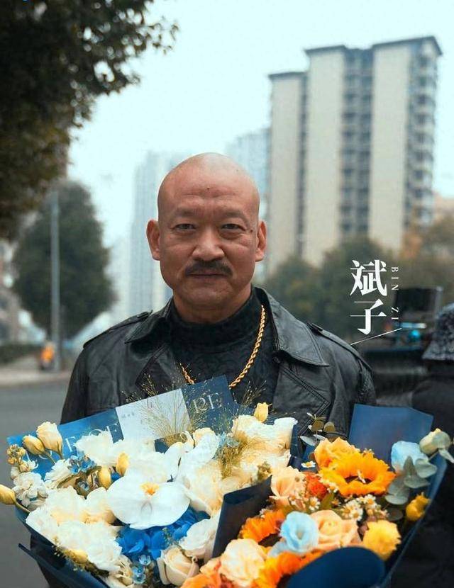 猎冰斌子群演奋斗成黄金配角外表凶狠生活中是暖心丈夫