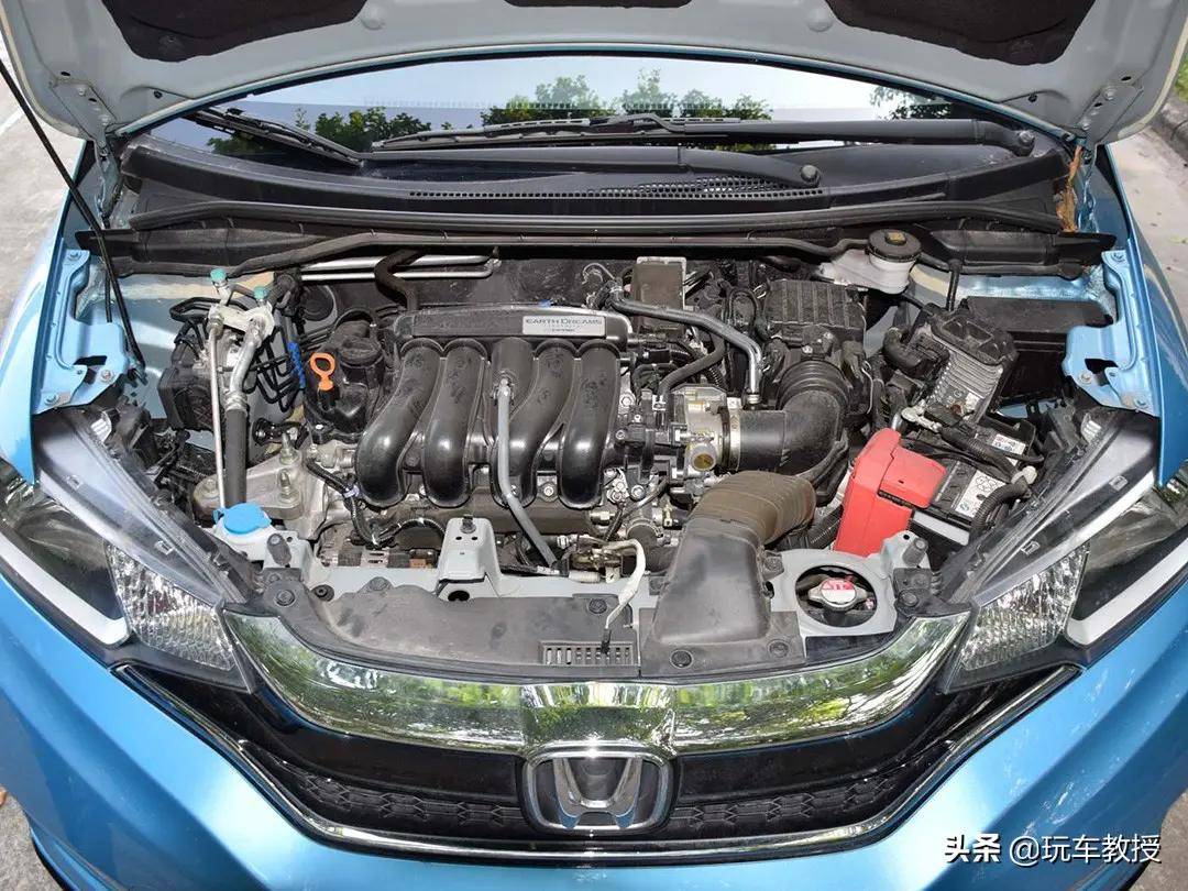 "地球梦"可谓是本田的黑科技,相比上一代发动机的单凸轮轴配气结构