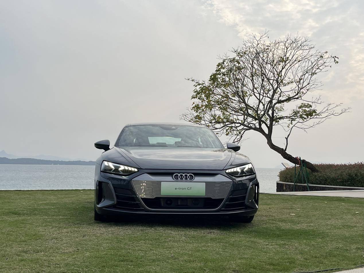 上得赛道下得街道奥迪etrongt的美有多摄人心魄