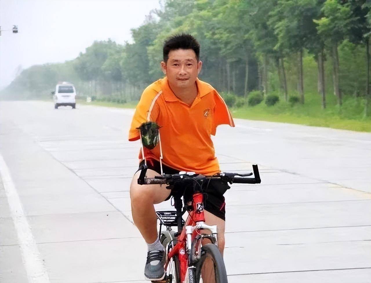 "地铁亮证"后续:牵连整个武汉 男子身份曝光 果然不一般_李丰强_李