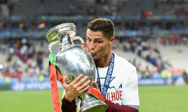 c罗与大罗:足坛传奇对决_比赛_影响_欧洲冠军联赛