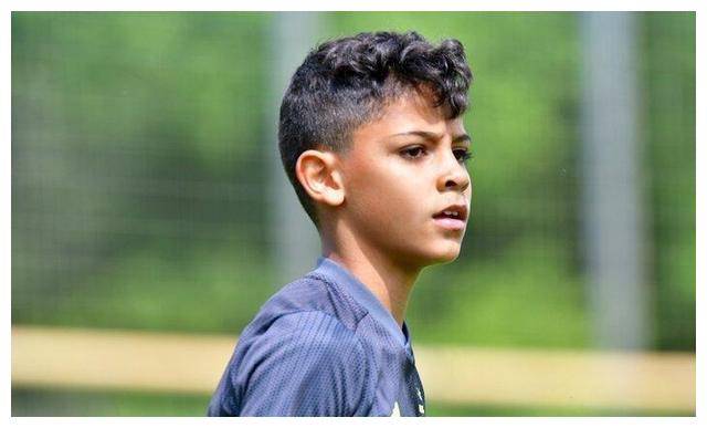 鲁尼_职业_足球