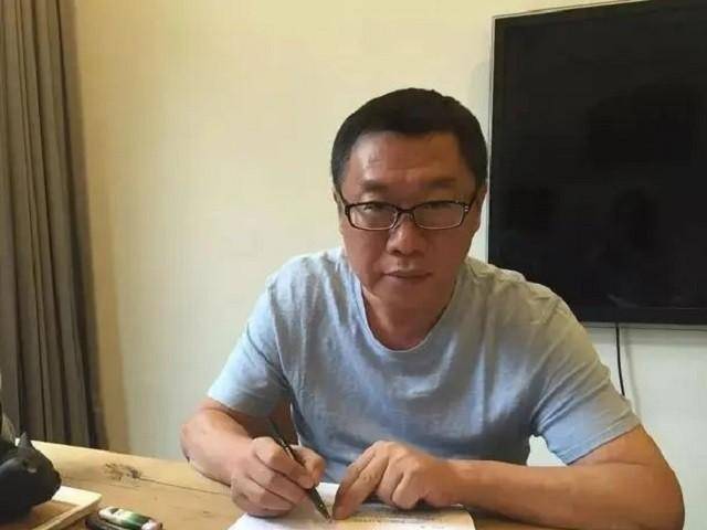 2020年,一富豪从银行一次性转走上亿存款_小波_事情_时候