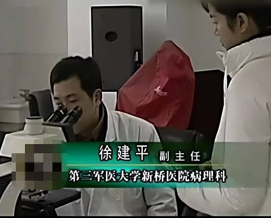 原创2007年重庆男孩患癫痫声音似狗叫手术后从大脑取出贝壳状异物