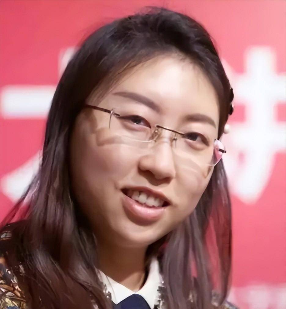 原创贾浅浅拟入中国作协引争论屎尿诗成焦点专家普通人无法鉴赏