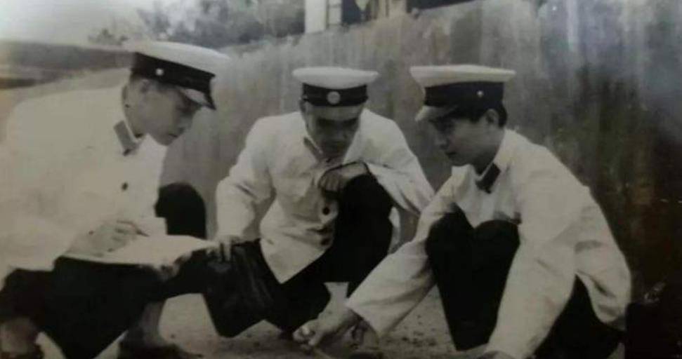 原创1983年东北二王逃窜6省被击毙时瘦骨嶙峋胃里空空如也