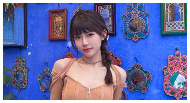 原创周淑怡再现神秘操作拒绝擦边后放飞自我深v秀身材瞬间封神