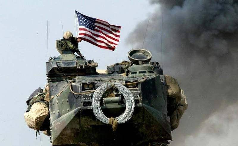 美国入侵伊拉克,英国二话不说就出兵助美,法德却强烈_