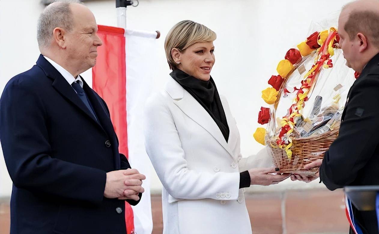 摩纳哥王妃穿得像女明星!亮片连体裤超闪,剪波波头像戴了顶假发_夏琳_