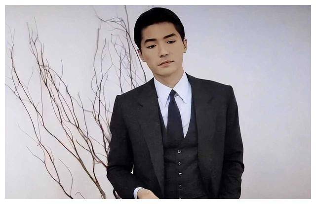 尊龙传承盛世之美闪耀传奇智慧独领风骚辉映耀眼