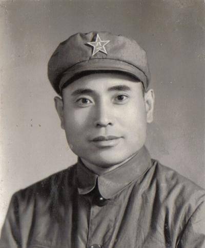 他是壮族将军,背负冤屈却从不抱怨,死后骨灰中竟取出弹片_韦杰_进行